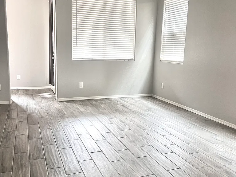 1728 E Dogwood Ln — Photo 3