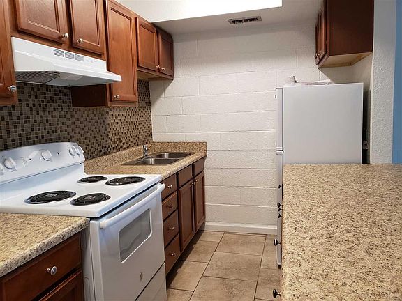 4th image of 1177 E Lloyd St APT 303