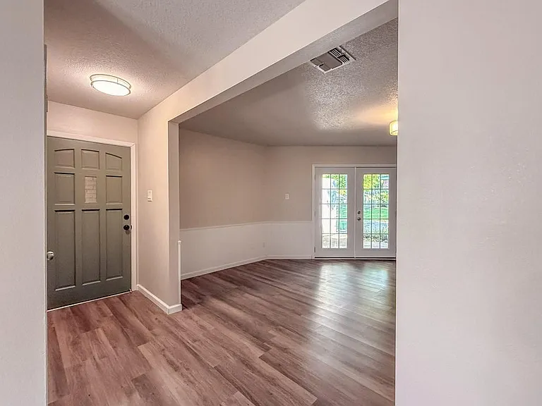 702 S Chappell Hill St — Photo 5