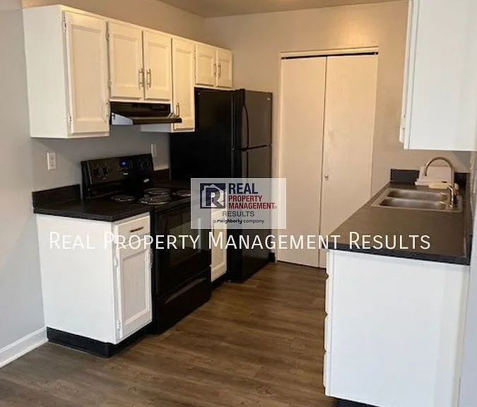 251 E Mulberry St — Photo 5