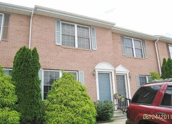 2nd image of 105 Douglas Ave #105