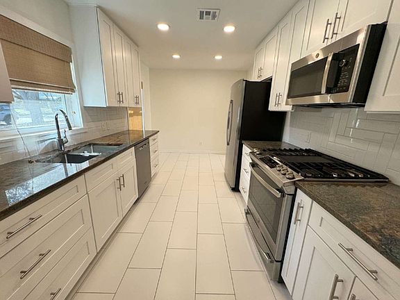 2nd image of 1304 Hillcrest Dr