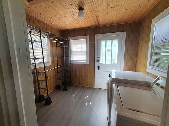 3rd image of 1411 Leroy St