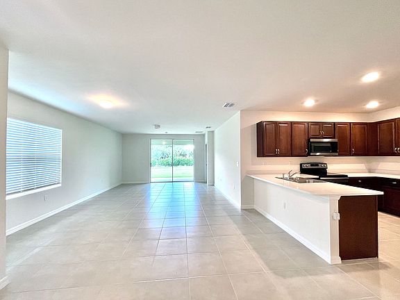 5th image of 25204 E Lenox Cir