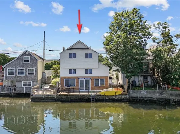 636 Park Ave, Portsmouth, RI 02871