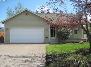 1035 W 17th Ave, Junction City, OR 97448