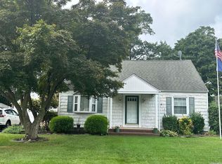 8 Woodland Ave, Holtsville, NY 11742