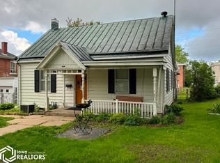 909 N 7th St, Burlington, IA 52601