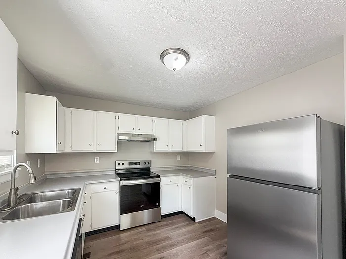425 Hawkins Ave — Photo 6