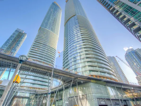 14 York St Unit 1605, Toronto, ON M5J 0B1