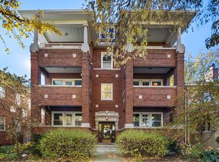 409 Washington Blvd APT 2E, Oak Park, IL 60302