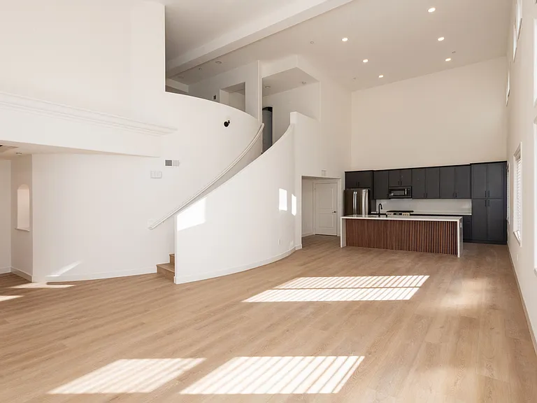 1501 India St #604 — Photo 1