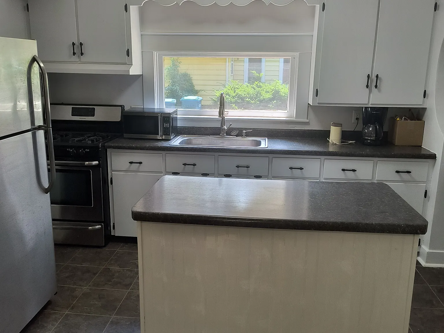 2 bed, 1.5 bath, 1078 sqft, $3,400 — Photo 3