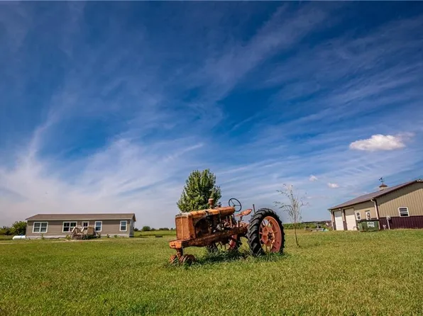 950 Eisenhower Rd, Princeton, KS 66078