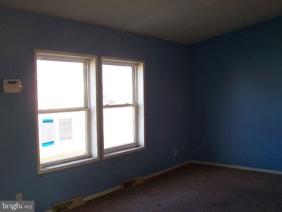 3rd image of 8552 Garden Ln