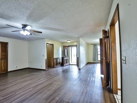 5th image of 2102 Barrington Dr