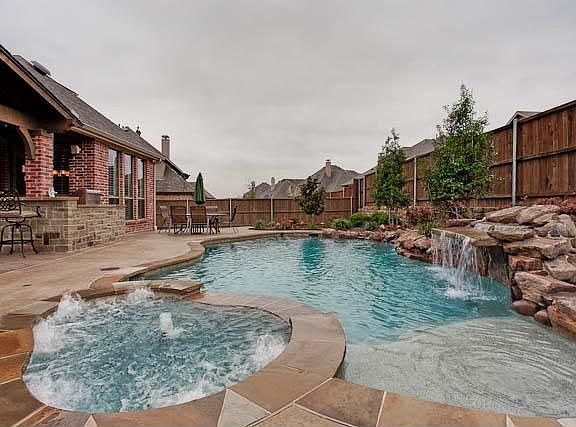 2nd image of 630 Willowview Dr