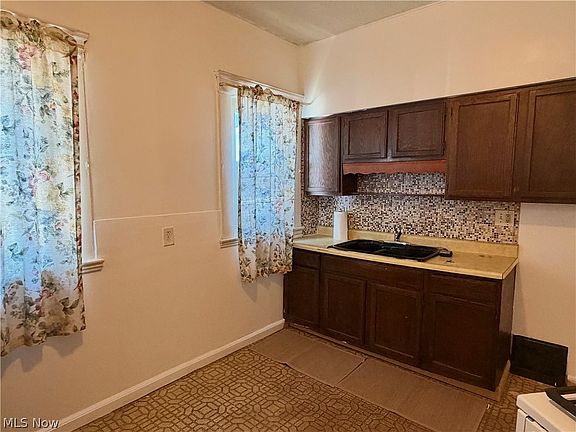 3rd image of 3435 Fulton Rd
