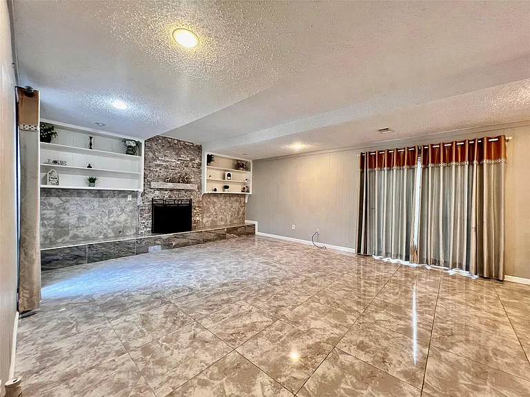 13819 Wickersham Ln — Photo 7