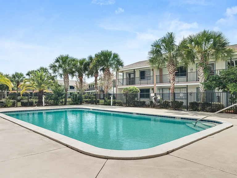 Breeze Apartments — Photo 10