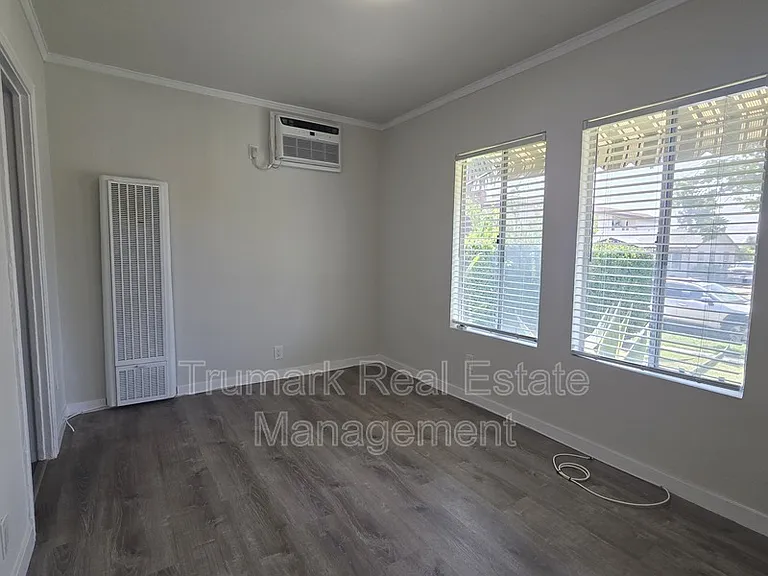 429 W Garfield Ave — Photo 2