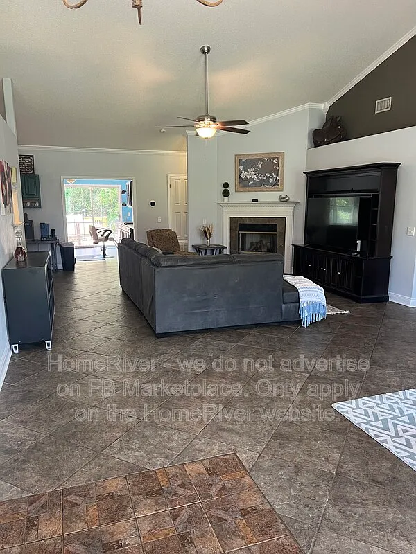 4 bed, 3.0 bath, 3021 sqft, $2,800 — Photo 2