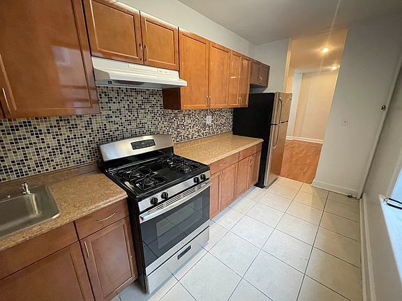 3rd image of 3407 36th Ave APT 2D