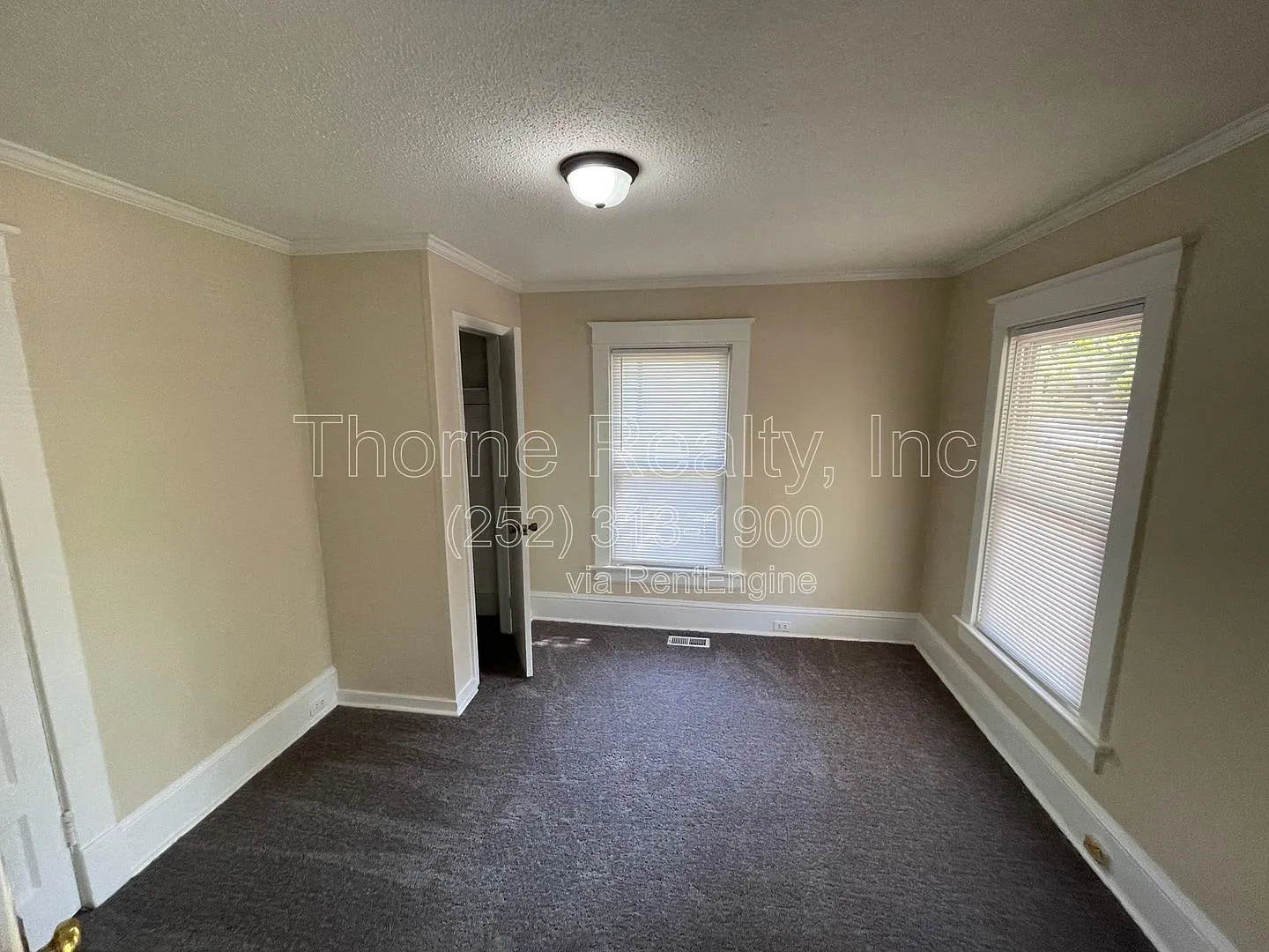 3 bed, 1.0 bath, 1144 sqft, $1,000 — Photo 2