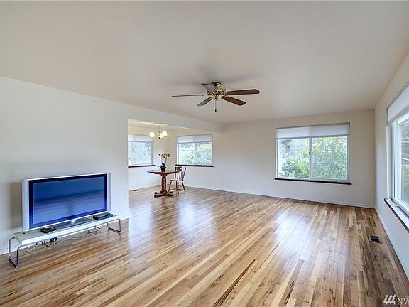 4th image of 10830 SE 213th St