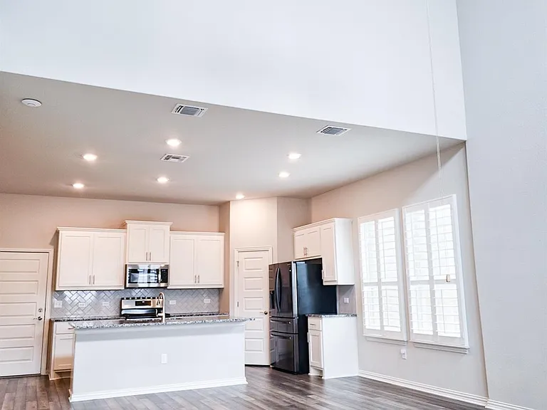 12716 Bloomington Dr — Photo 15