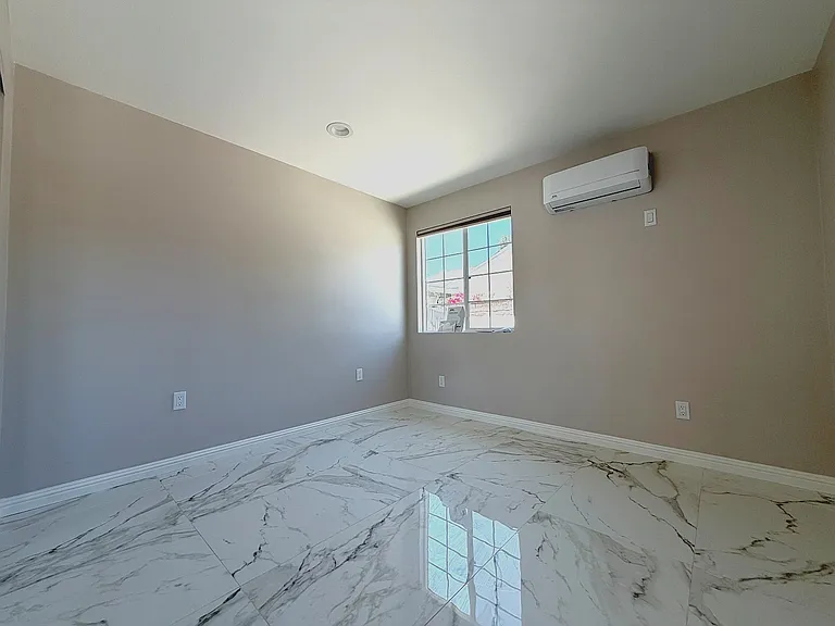 7443 Penfield Ave — Photo 7