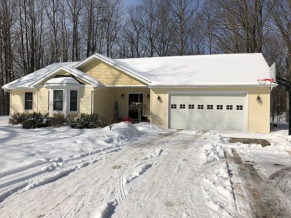 3rd image of 1302 Clubhouse Dr