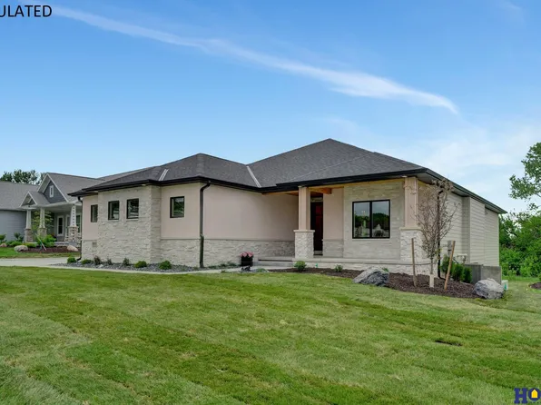 8830 Appaloosa Ln, Lincoln, NE 68520