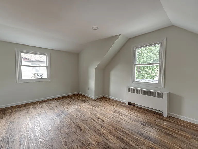 2528 Marshall Ave — Photo 10