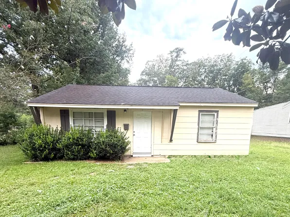 265 Clark Cir, West Point, MS 39773