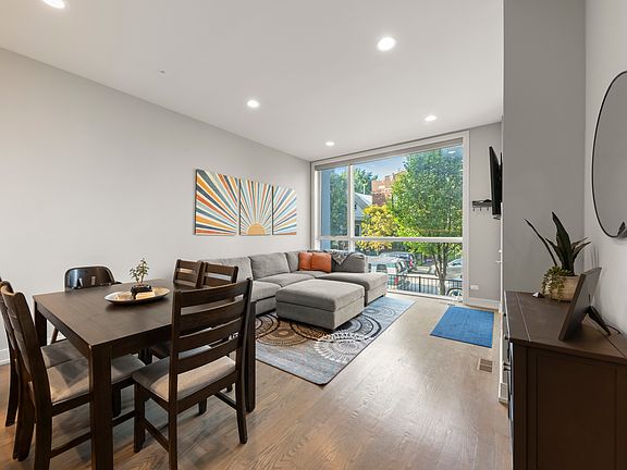 5th image of 3049 W Lyndale St #1