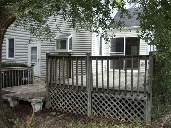 2nd image of 1050 Bishop St
