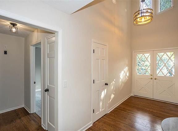 2nd image of 532 Lancelot Ct