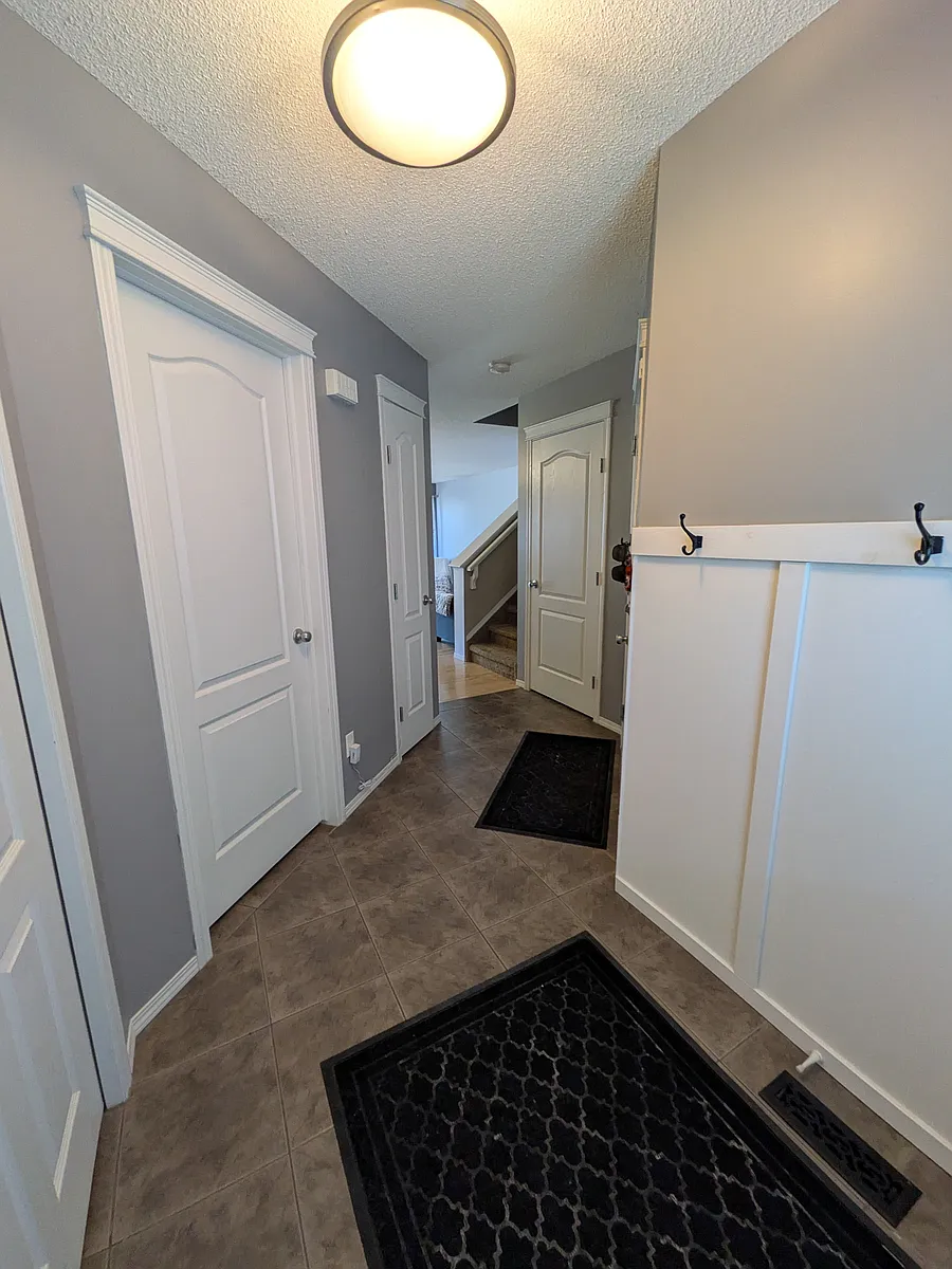 Building Photo - 2374 Casselman Cres SW