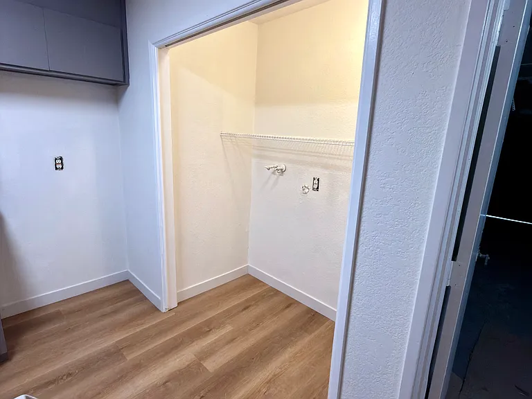 5623-5625 Blackoak Ct — Photo 3