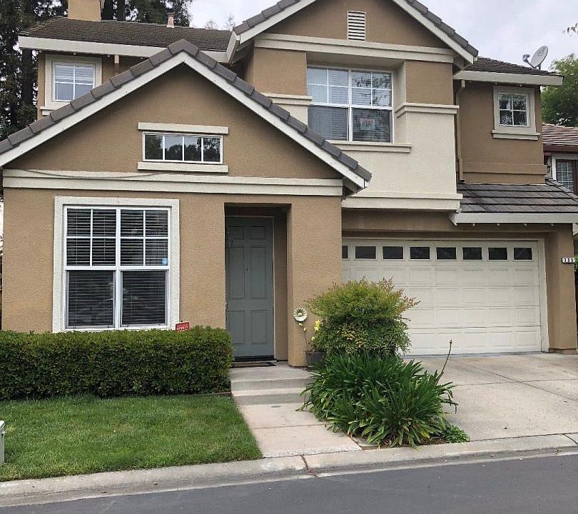 1st image of 325 Cherry Blossom Ln