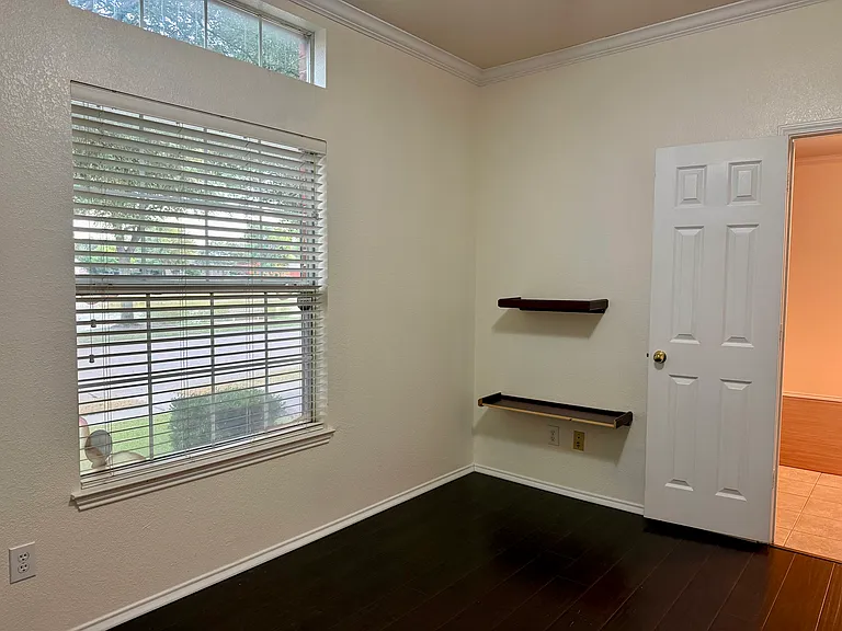 1543 Sandstone Dr — Photo 10