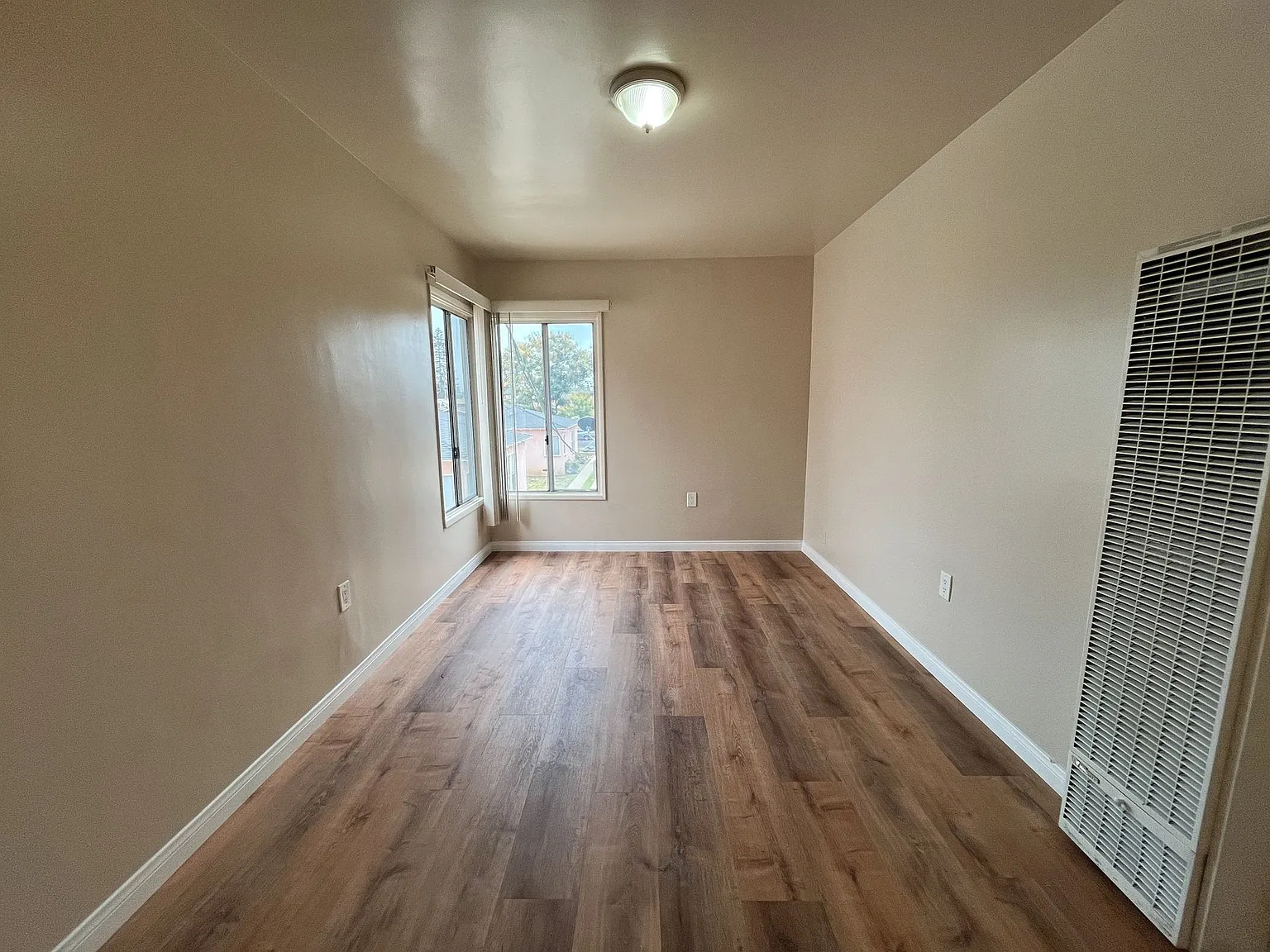 1135 W 90th St — Photo 1