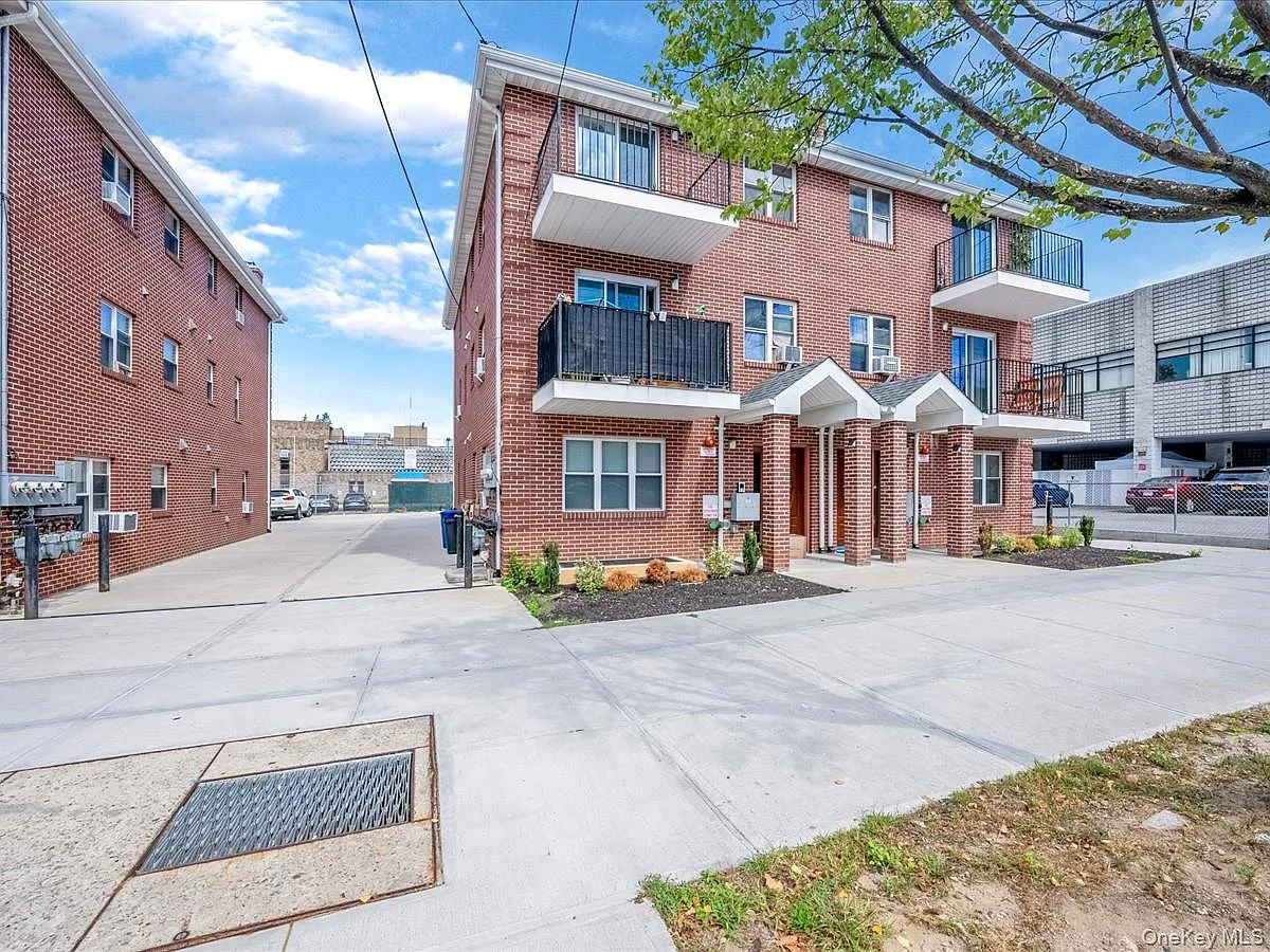 2 bed, 2.0 bath, $2,700 — Photo 2