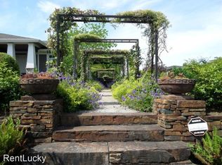 9676 Evergreen Dr, Bellevue, WA 98004