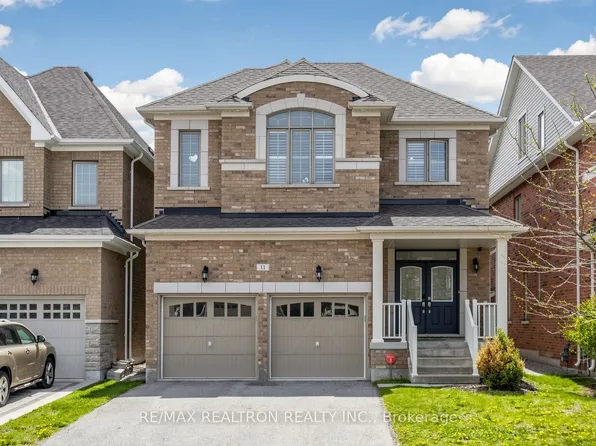 11 Peter Miller St, Aurora, ON L4G 0W9