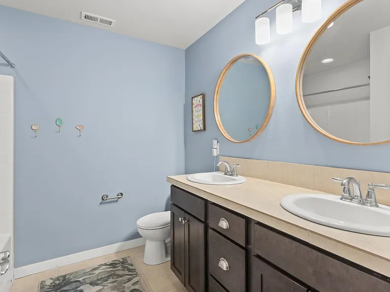303 Vaughan Blvd NE — Photo 16