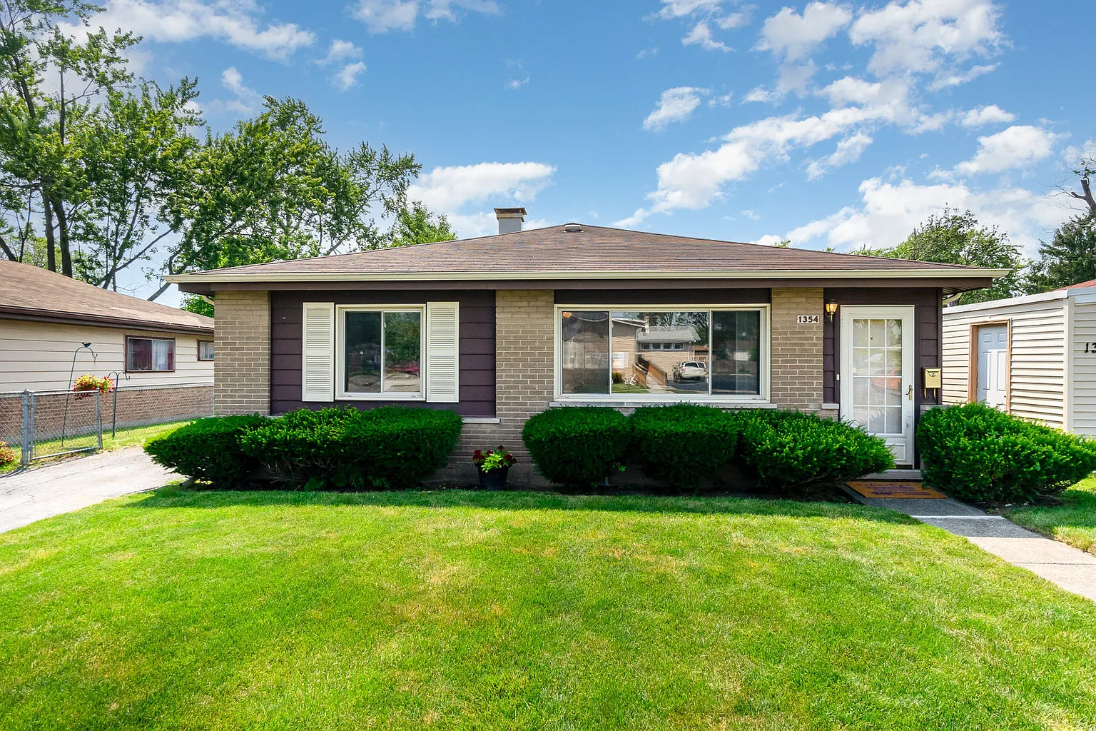 1354 Superior Ave photo 1