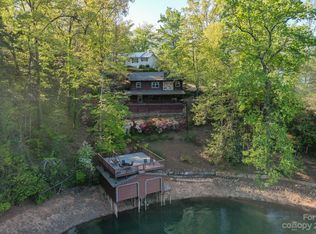 118 Rock Point Rd, Lake Lure, NC 28746