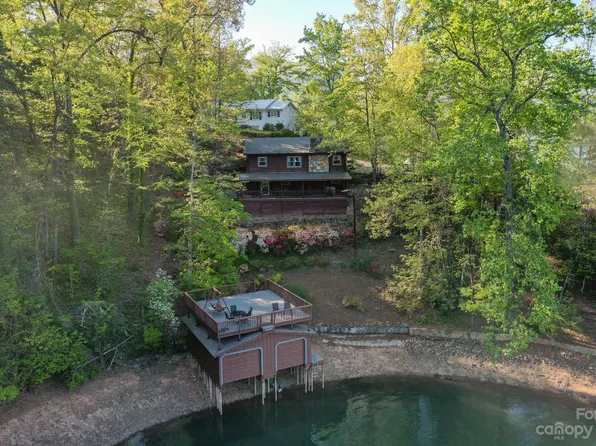 118 Rock Point Rd, Lake Lure, NC 28746